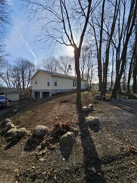 Exterior - 7381 Lansing, Jackson, MI 49201 photo 13 of 26