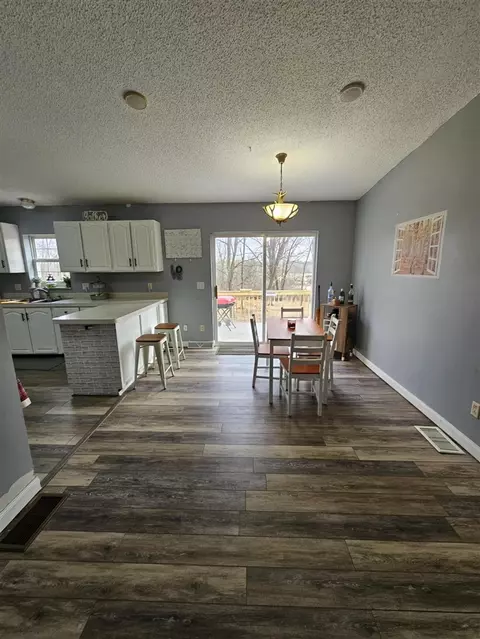 Dining - 7381 Lansing, Jackson, MI 49201 photo 1 of 1