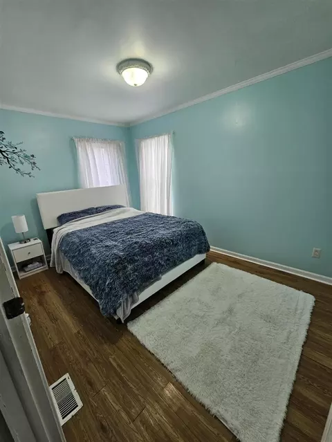 Bedroom - 7381 Lansing, Jackson, MI 49201 photo 1 of 2