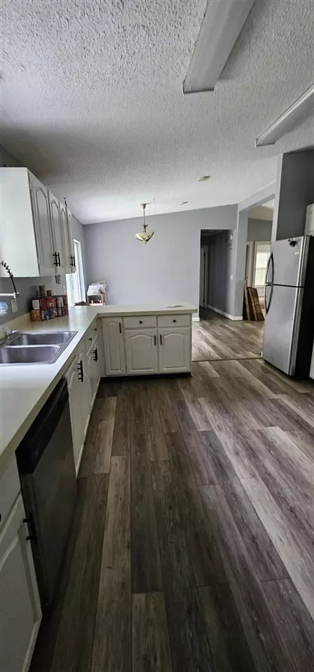 Kitchen - 7381 Lansing, Jackson, MI 49201 photo 3 of 6