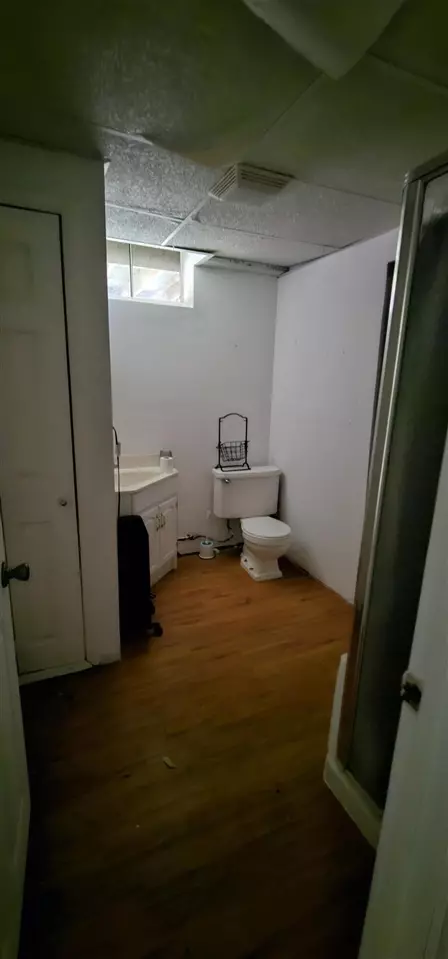 Bath - 7381 Lansing, Jackson, MI 49201 photo 3 of 5