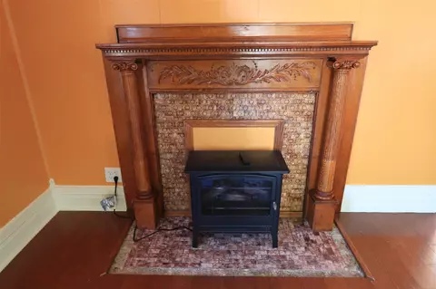Living - 710 N Broad, Adrian, MI 49221 photo 3 of 6
