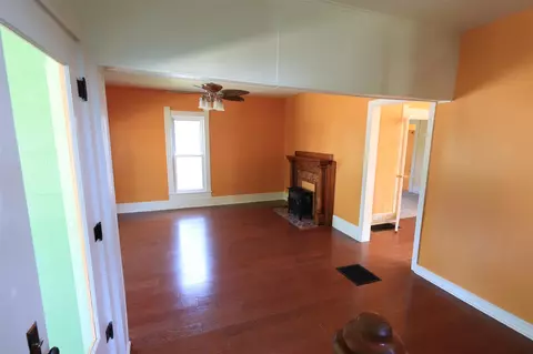 Living - 710 N Broad, Adrian, MI 49221 photo 4 of 6