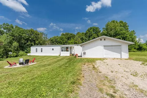 6930 Ackers Point Dr, Delton, MI 49046