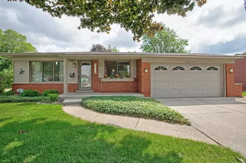 42138 Montroy, Sterling Heights, MI 48313