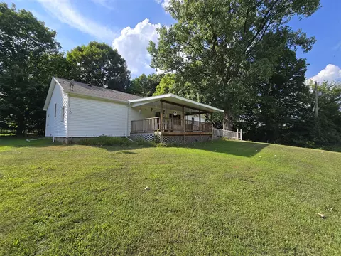 2520 S Sand Lk, Hillsdale, MI 49242