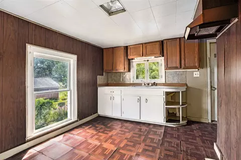 Kitchen - 75 Parsonage, Saranac, MI 48881 photo 4 of 5