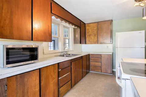 Kitchen - 75 Parsonage, Saranac, MI 48881 photo 2 of 5