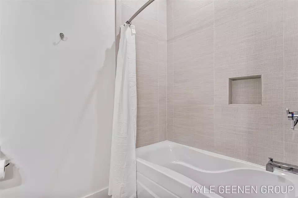 Bath - 50 W 8th #403, Holland, MI 49423 photo 5 of 6