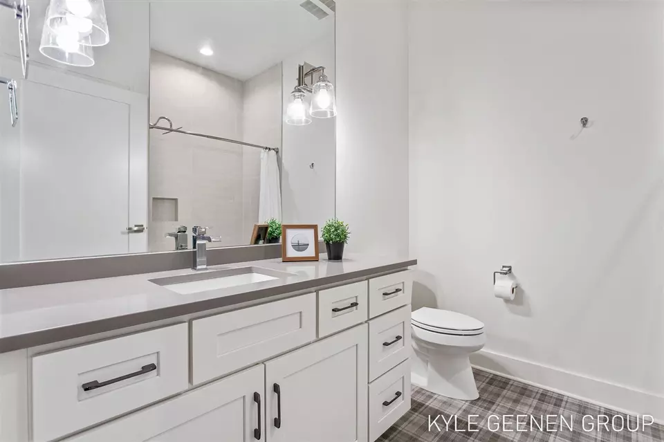 Bath - 50 W 8th #403, Holland, MI 49423 photo 4 of 6