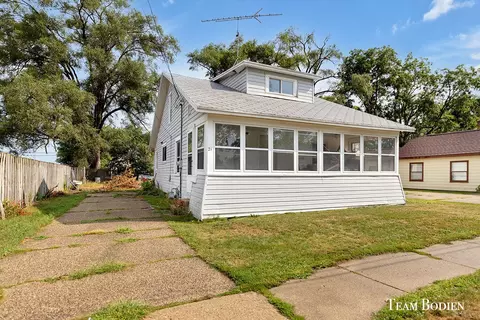 21 Frontenac, Grand Rapids, MI 49548