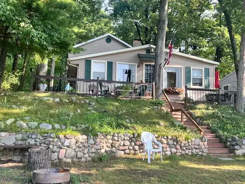 5701 Head Lk, Hastings, MI 49058