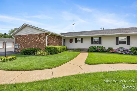 1839 Elizabeth #62, Jenison, MI 49428
