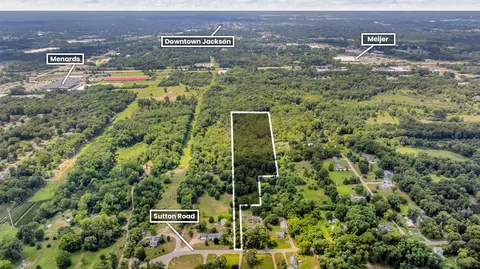 0 S Sutton, Jackson, MI 49203