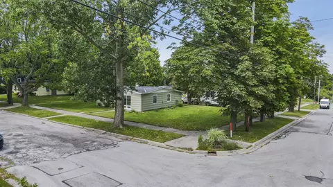View/Area - 430 2nd, Manistee, MI 49660 photo 1 of 9