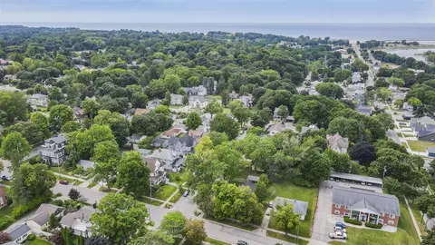 View/Area - 430 2nd, Manistee, MI 49660 photo 2 of 9