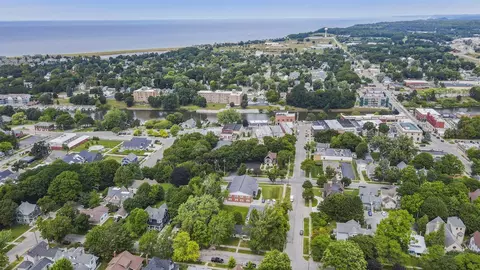 View/Area - 430 2nd, Manistee, MI 49660 photo 6 of 9