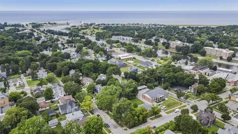 View/Area - 430 2nd, Manistee, MI 49660 photo 5 of 9