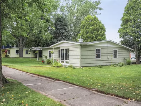 Exterior - 430 2nd, Manistee, MI 49660 photo 8 of 9