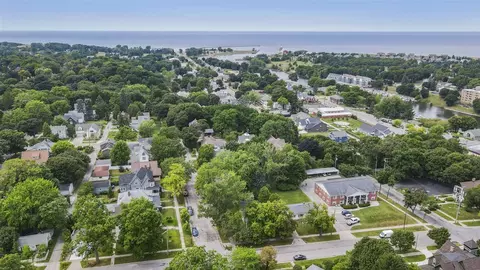 View/Area - 430 2nd, Manistee, MI 49660 photo 4 of 9