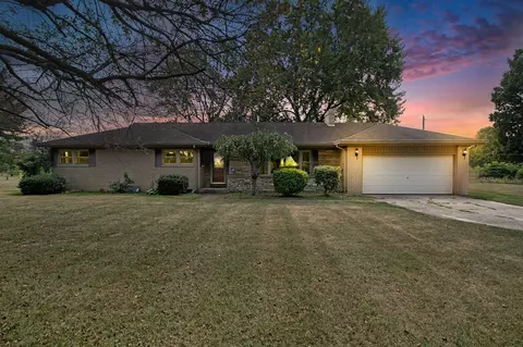 2226 Niles Buchanan, Niles, MI 49120