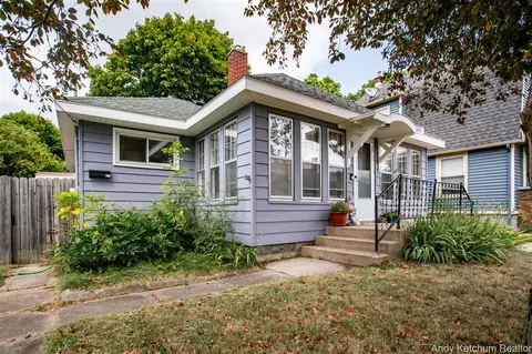 327 Carrier, Grand Rapids, MI 49505