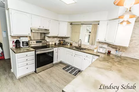 Kitchen - 895 S Ransom, White Cloud, MI 49349 photo 3 of 4