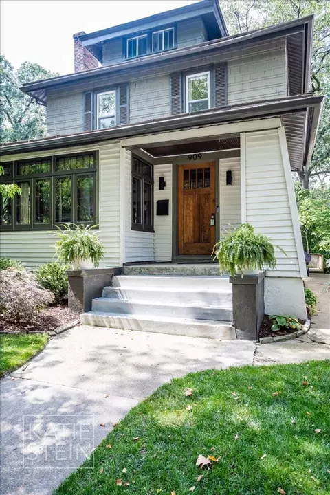 909 Calvin, Grand Rapids, MI 49506