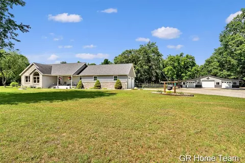 9845 N Amy School, Howard City, MI 49329