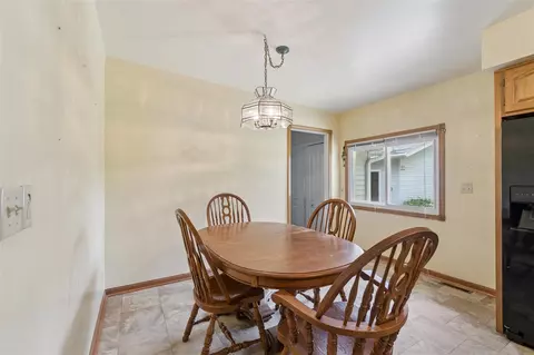 Dining - 7000 N Sandstone, Jackson, MI 49201 photo 3 of 3