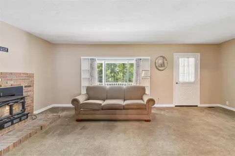 Living - 7000 N Sandstone, Jackson, MI 49201 photo 5 of 5
