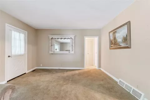 Living - 7000 N Sandstone, Jackson, MI 49201 photo 2 of 5