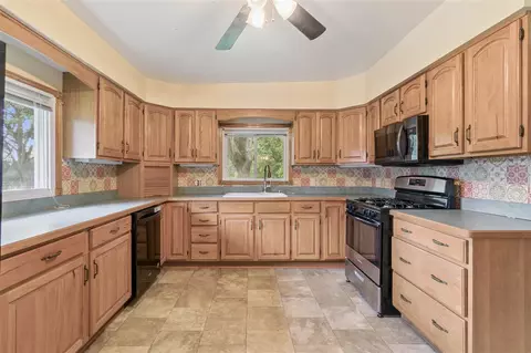 Kitchen - 7000 N Sandstone, Jackson, MI 49201 photo 1 of 5