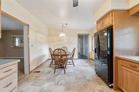 Dining - 7000 N Sandstone, Jackson, MI 49201 photo 1 of 3