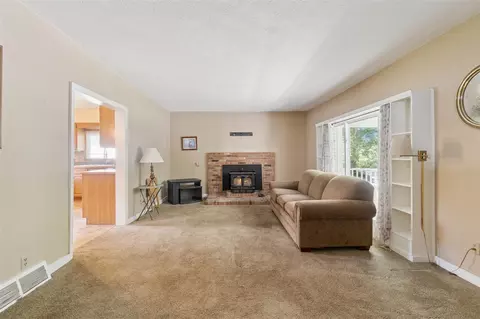 Living - 7000 N Sandstone, Jackson, MI 49201 photo 4 of 5
