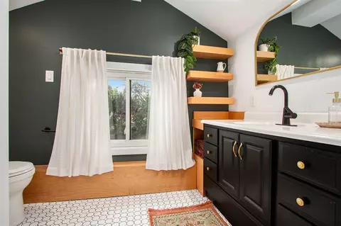 Bath - 3159 S 3rd, Niles, MI 49120 photo 2 of 3