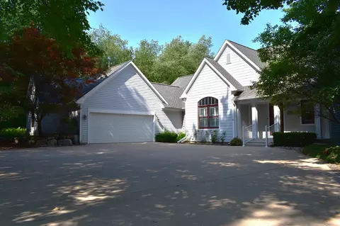 4785 Cottagewood #1 & 2, Kalamazoo, MI 49048