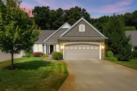 8904 Oakland Hls, Portage, MI 49024