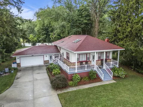 1254 S S Shr, Holland, MI 49423