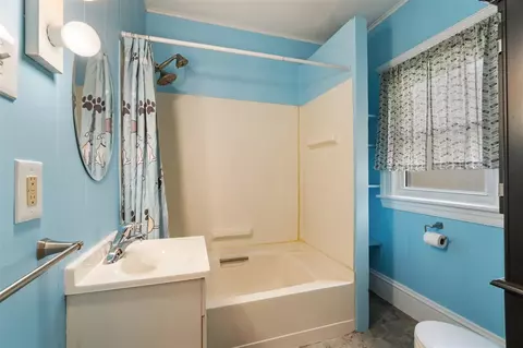 Bath - 1125 Walker, Jackson, MI 49202 photo 1 of 1
