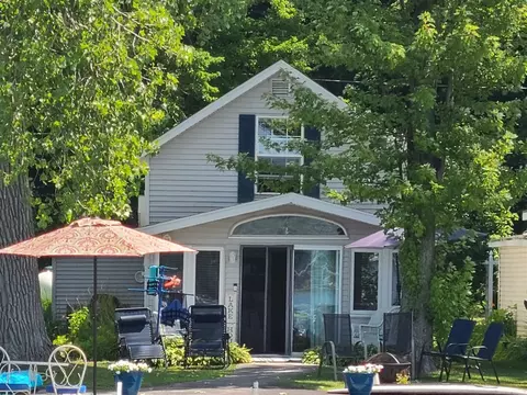 55586 Indian Lk, Dowagiac, MI 49047