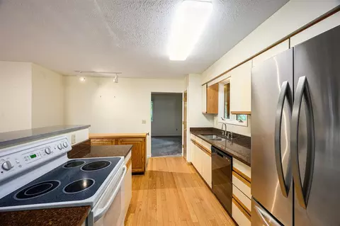 943 Eldridge, Kalamazoo, MI 49006 photo 6