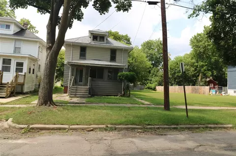 1014 Woodbridge, Jackson, MI 49203