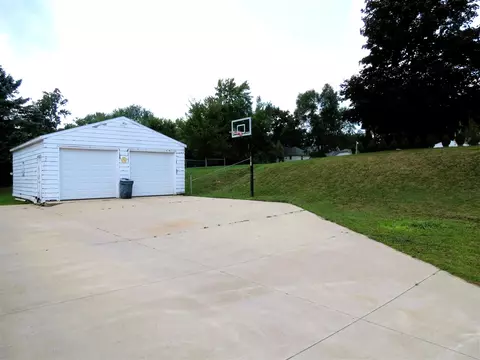 1216 Knapp, Jackson, MI 49203 photo 4