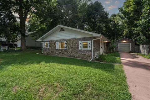 46 Salem, Hillsdale, MI 49242