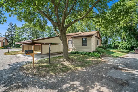 2641 Chatham Woods, Grand Rapids, MI 49546