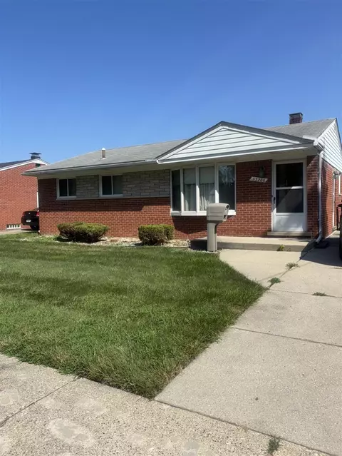 33206 Barrington, Westland, MI 48186