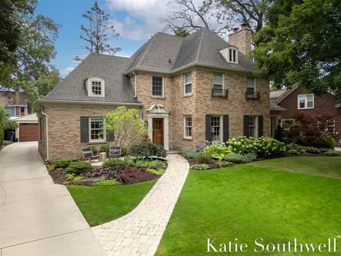 958 Pinecrest, Grand Rapids, MI 49506