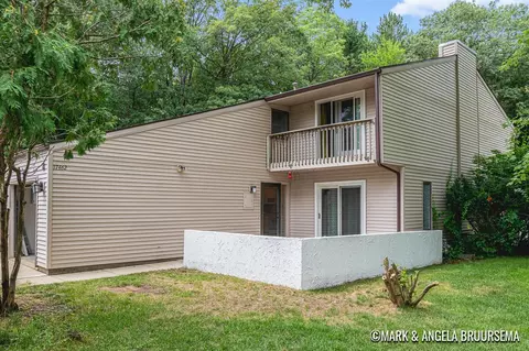 17462 Dunewood #B, Spring Lake, MI 49456