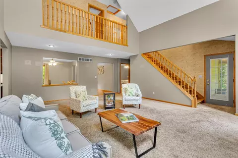 Living - 2740 Marion, Jackson, MI 49201 photo 3 of 9